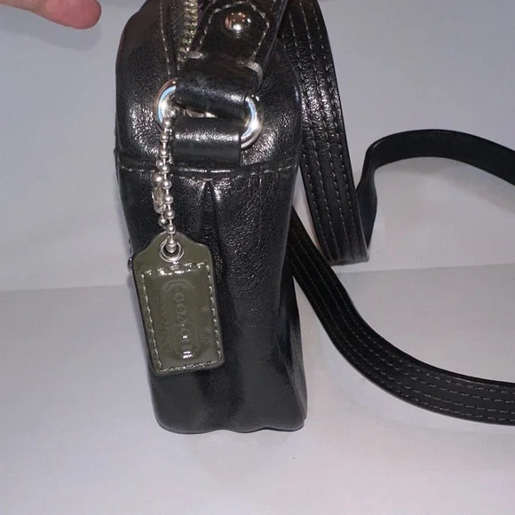 Rare Vintage Coach Black Leather Crossbody Bag with Silver Accents purple lining - Picture 8 of 10
